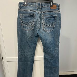 Like new BKE Aiden straight 33x30 men’s jeans in very good condition.